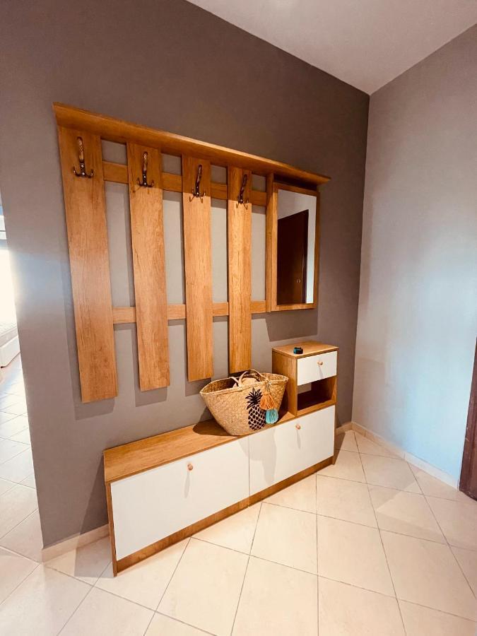 Cheerful 2-Bedroom Apartment In Golem Golem  Exterior photo